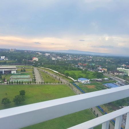 Blowing In The Wind - Lake View Apartments Tagaytay City Rom bilde