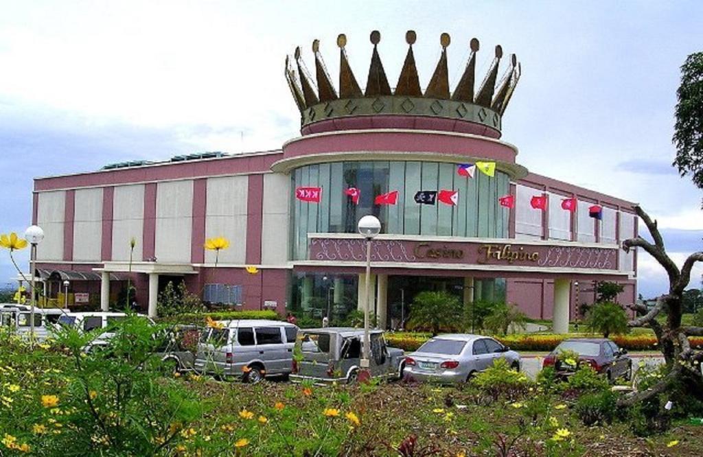 Blowing In The Wind - Lake View Apartments Tagaytay City Rom bilde
