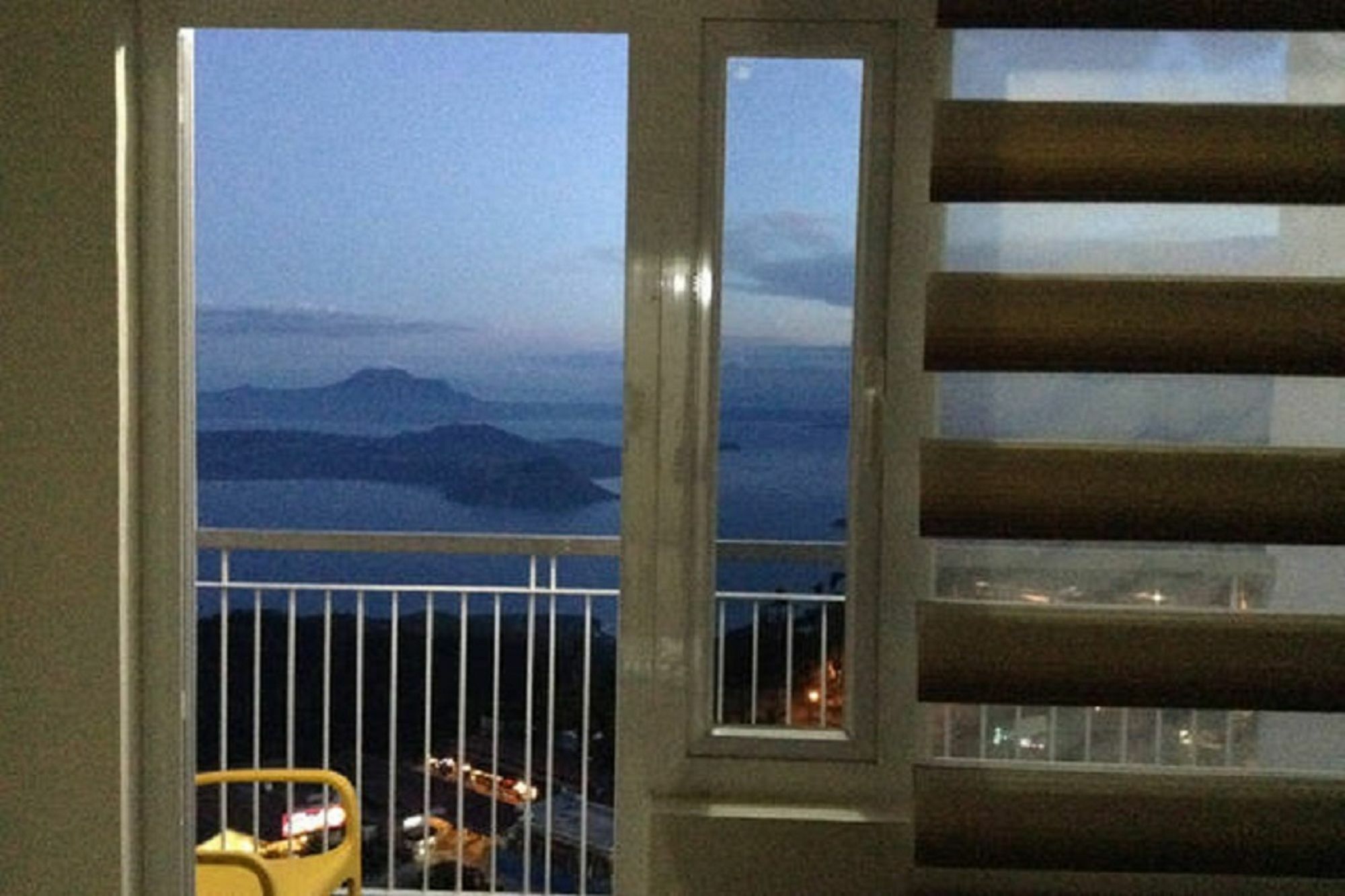 Blowing In The Wind - Lake View Apartments Tagaytay City Eksteriør bilde