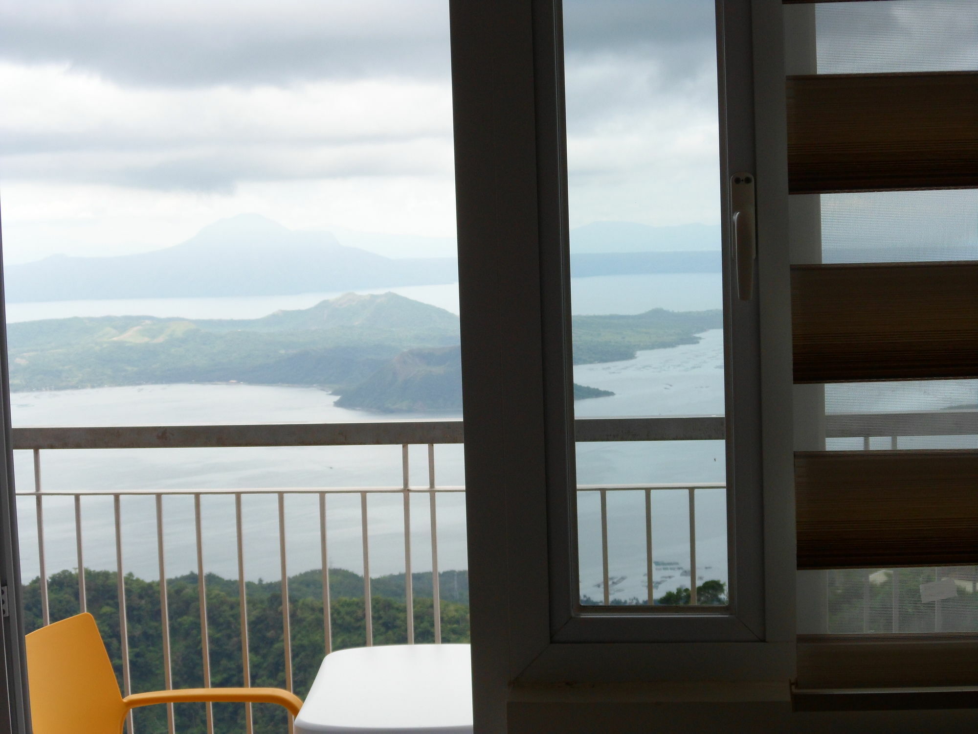 Blowing In The Wind - Lake View Apartments Tagaytay City Eksteriør bilde